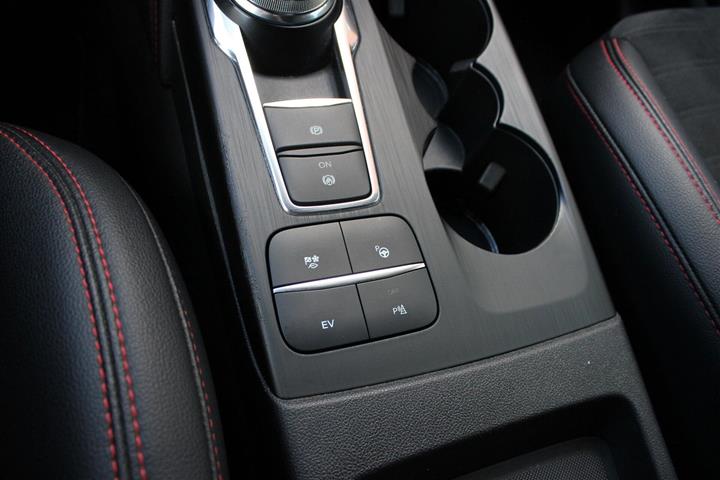 Sort Ford Kuga fra 2021