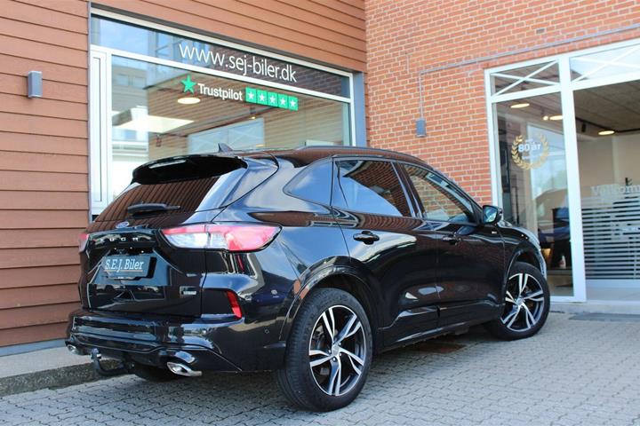 Sort Ford Kuga fra 2021