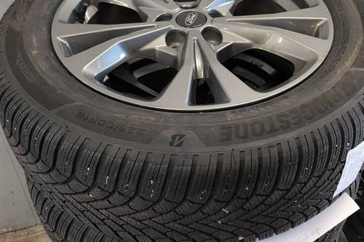 Sort Ford Kuga fra 2021