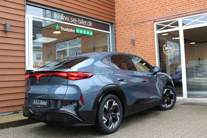 Blå Cupra Tavascan fra 2024