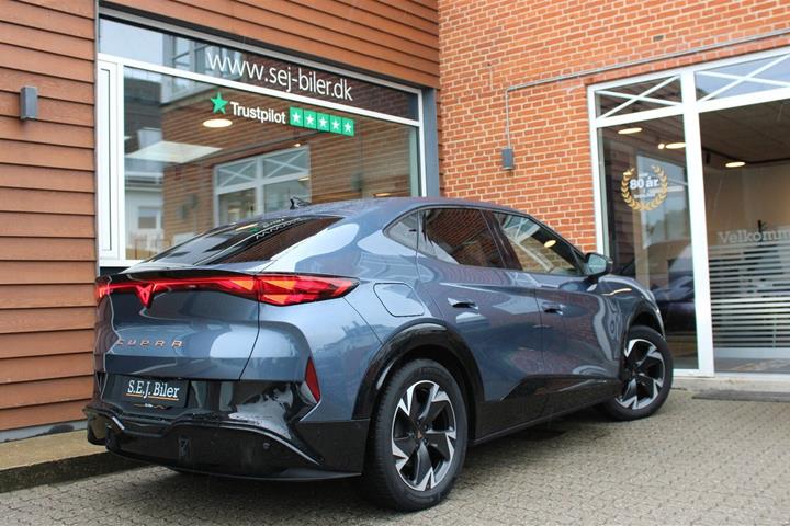 Blå Cupra Tavascan fra 2024