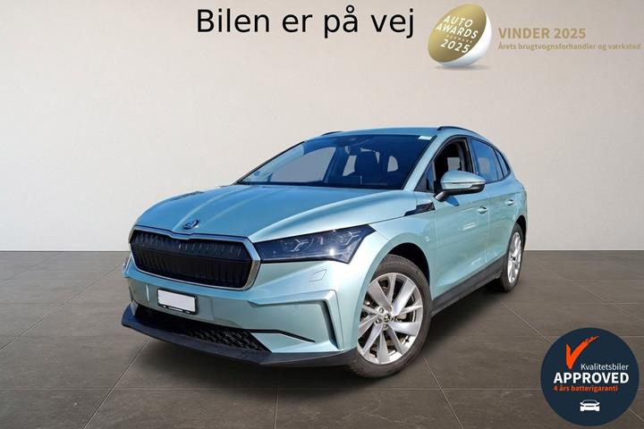 Sølv Skoda Enyaq fra 2023 set udefra