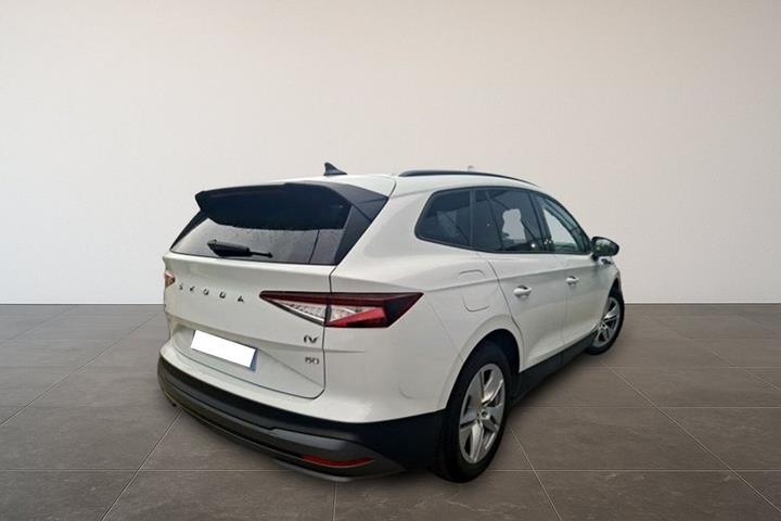 Hvid Skoda Enyaq fra 2022