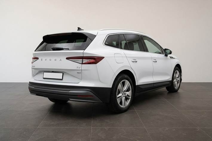 Hvid Skoda Enyaq fra 2022