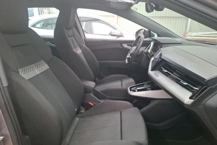 Grå Audi Q4 fra 2022