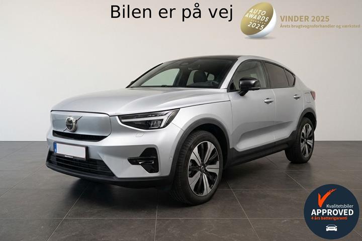 Sølv Volvo C40 fra 2022 set udefra