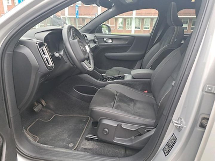 Sølv Volvo C40 fra 2022