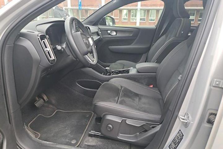 Sølv Volvo C40 fra 2022