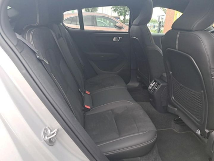 Sølv Volvo C40 fra 2022