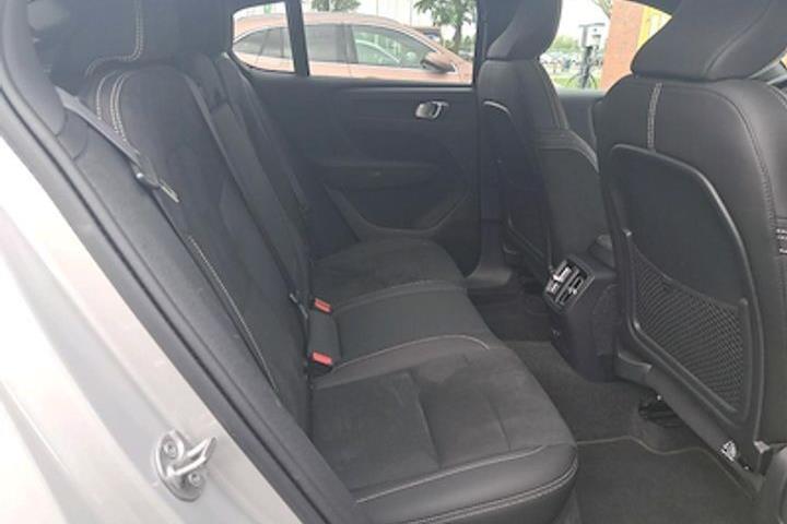 Sølv Volvo C40 fra 2022