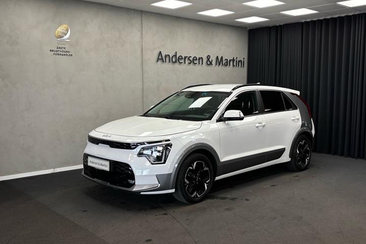 Hvid Kia Niro EV fra 2022 set udefra