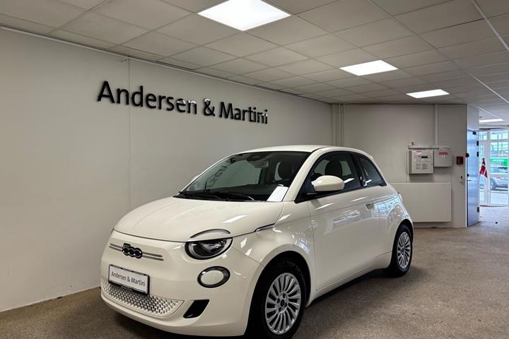 Hvid Fiat 500e fra 2023