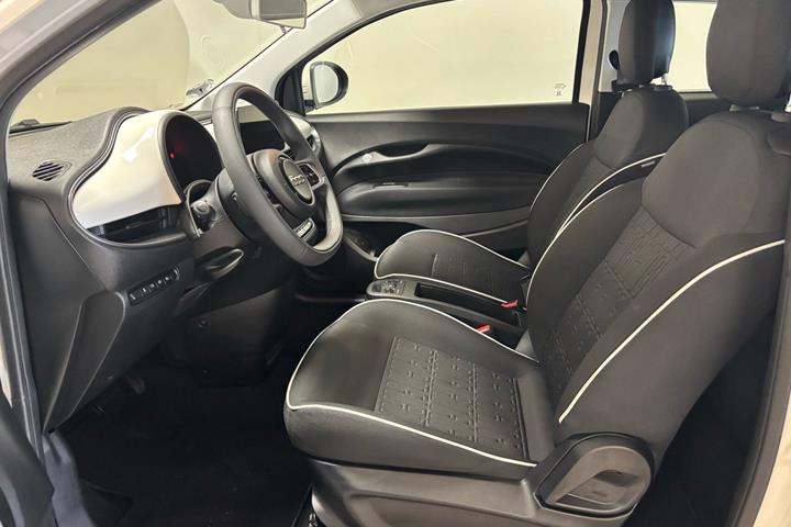 Hvid Fiat 500e fra 2023