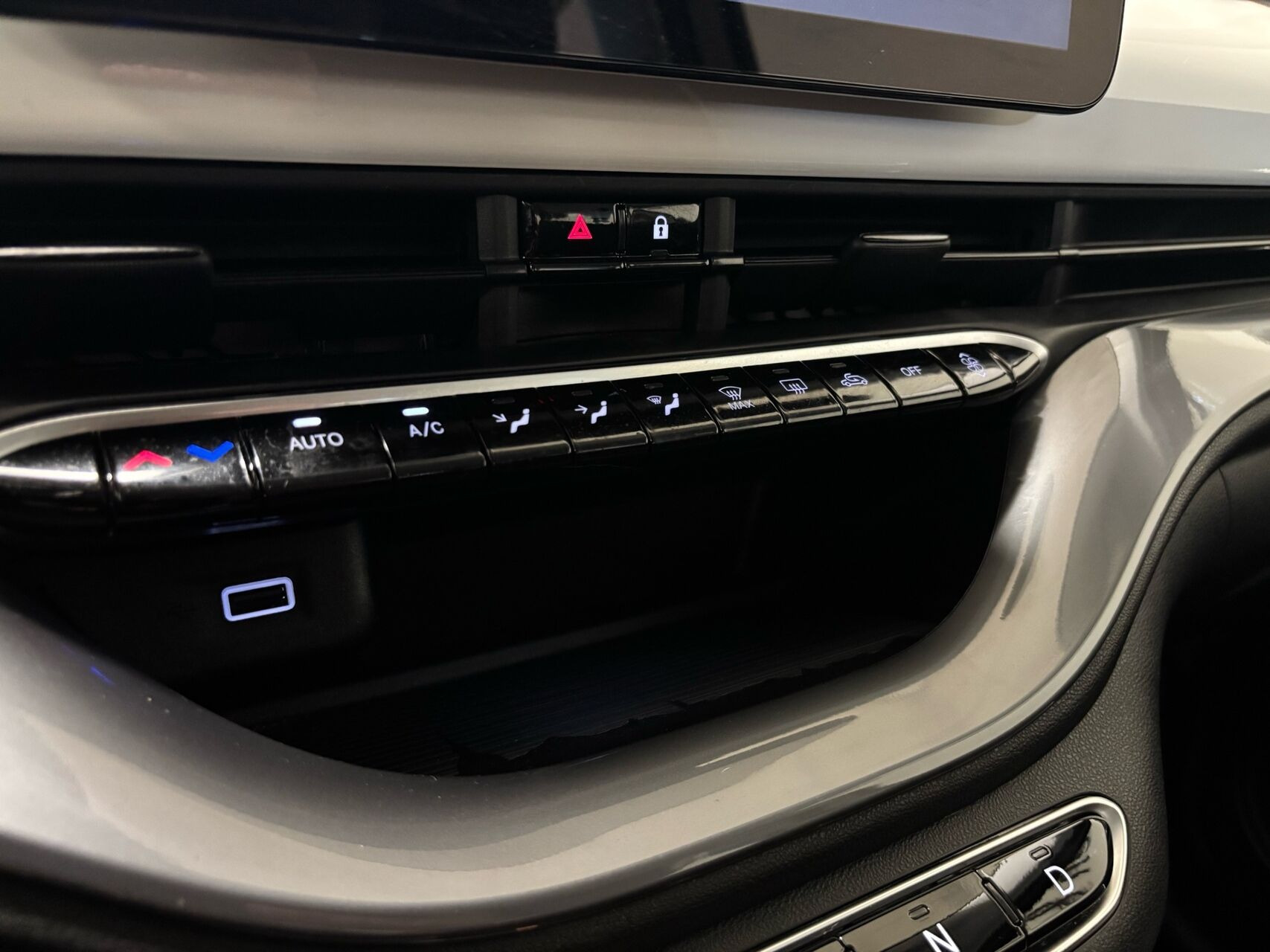 Hvid Fiat 500e fra 2023