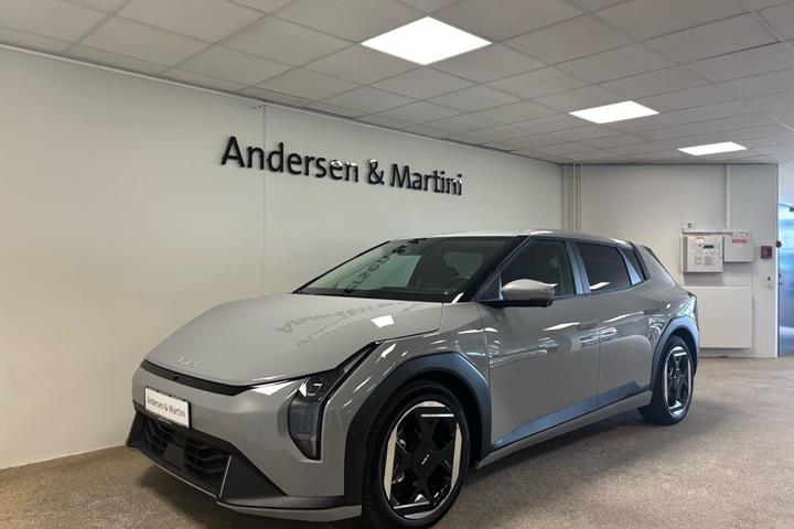 Grå Kia EV4 fra 2026 set udefra