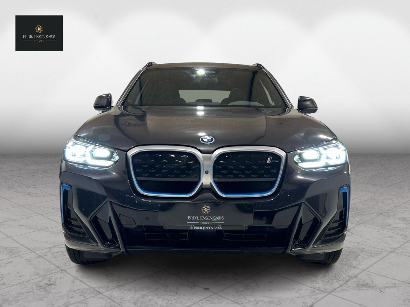 Grå BMW iX3 fra 2024