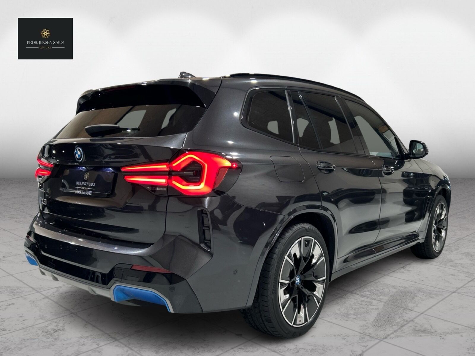 Grå BMW iX3 fra 2024