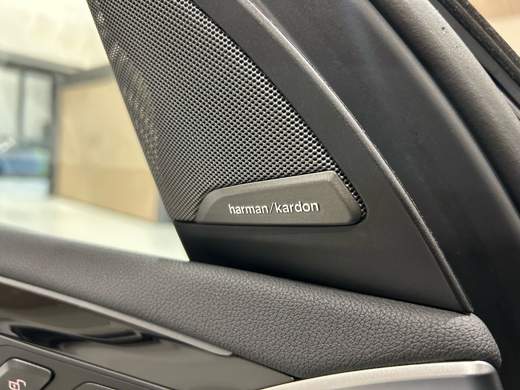 Grå BMW iX3 fra 2024