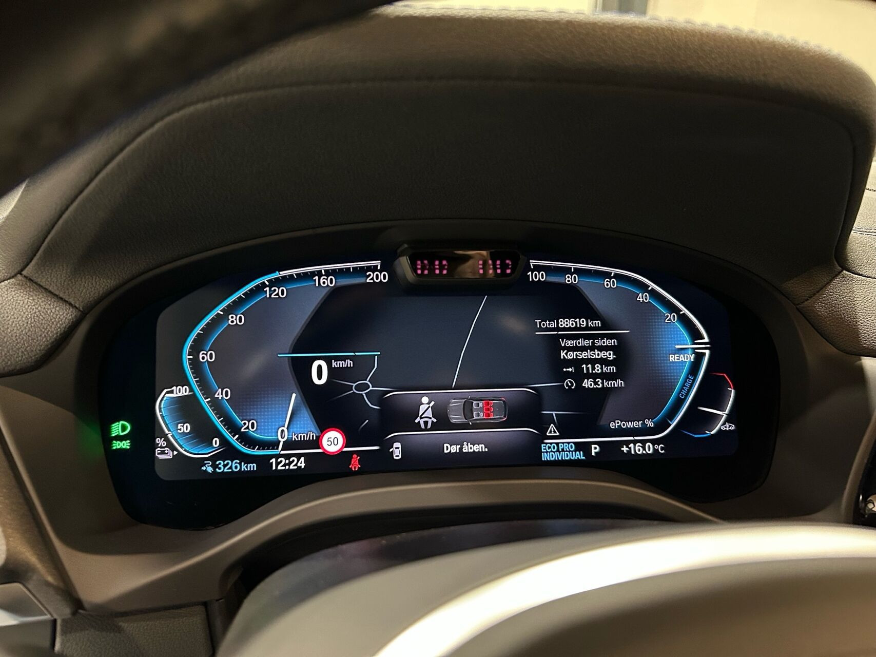Grå BMW iX3 fra 2024