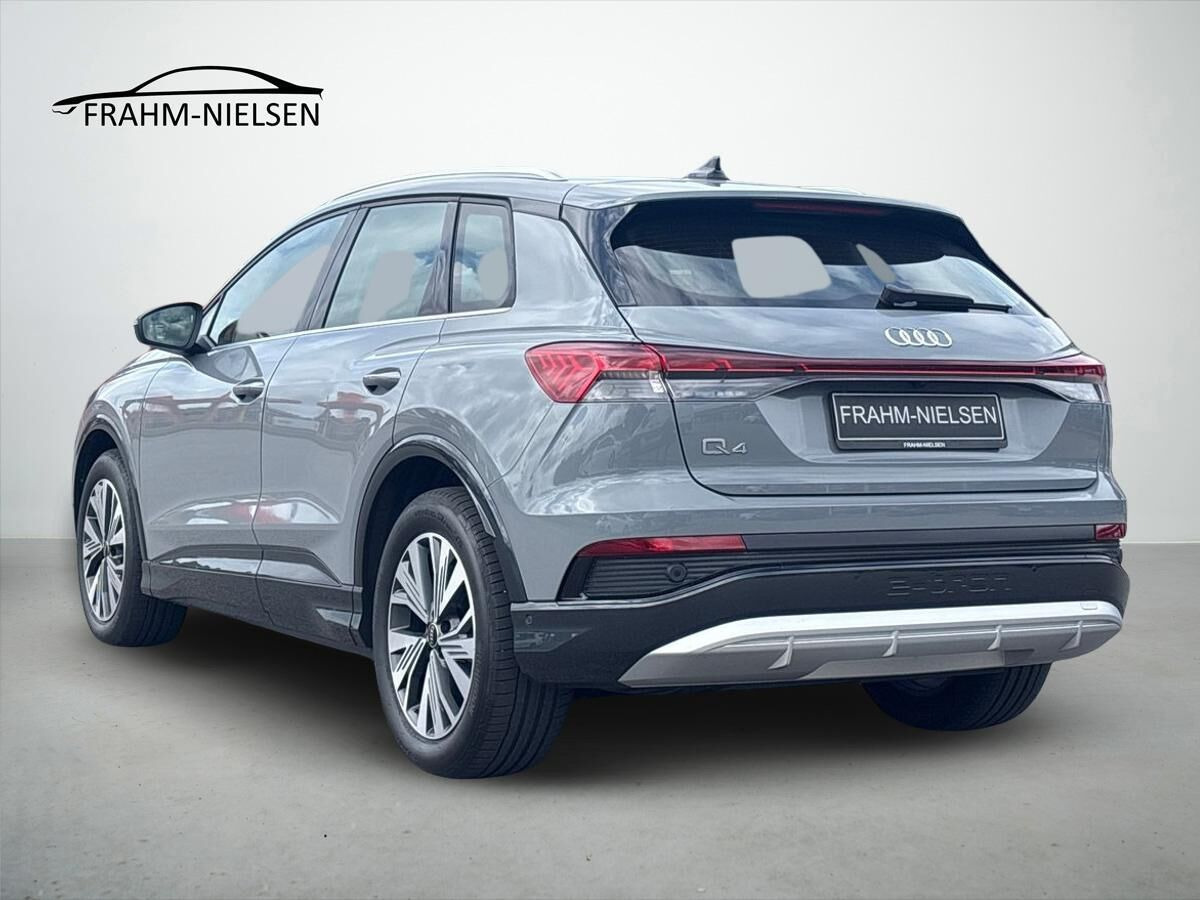 Grå Audi Q4 fra 2025