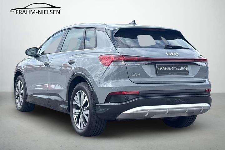 Grå Audi Q4 fra 2025