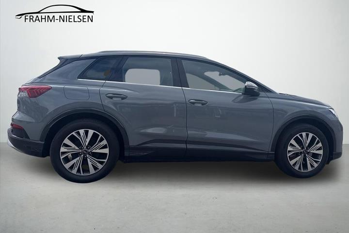 Grå Audi Q4 fra 2025