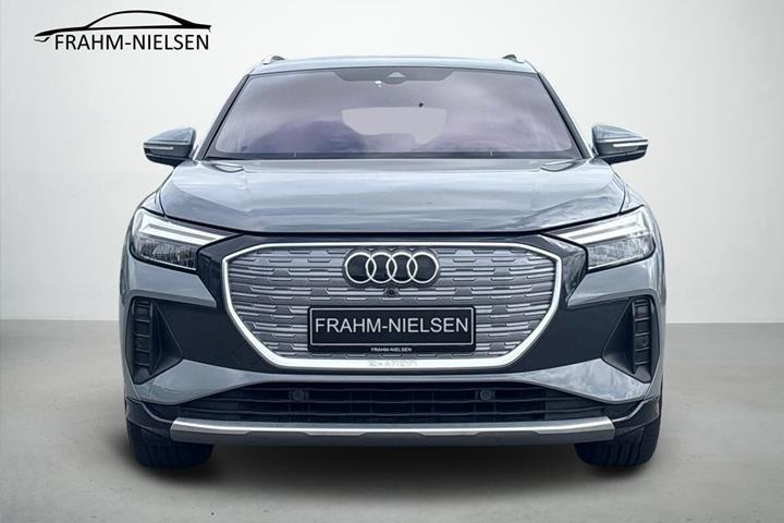 Grå Audi Q4 fra 2025