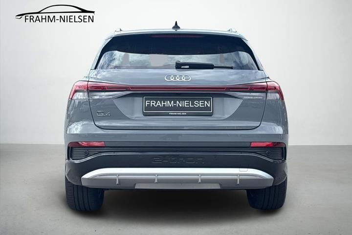 Grå Audi Q4 fra 2025