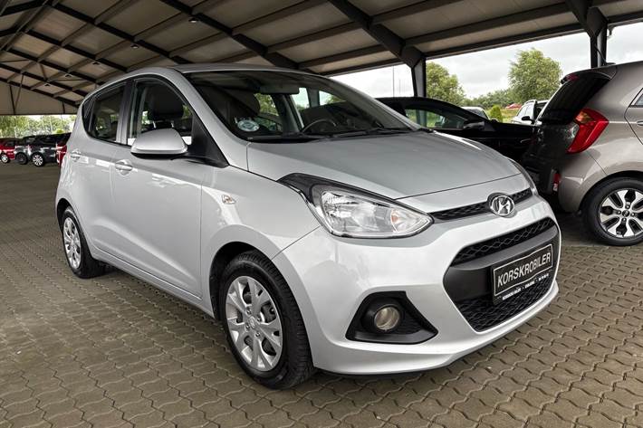 Sølv Hyundai i10 fra 2015