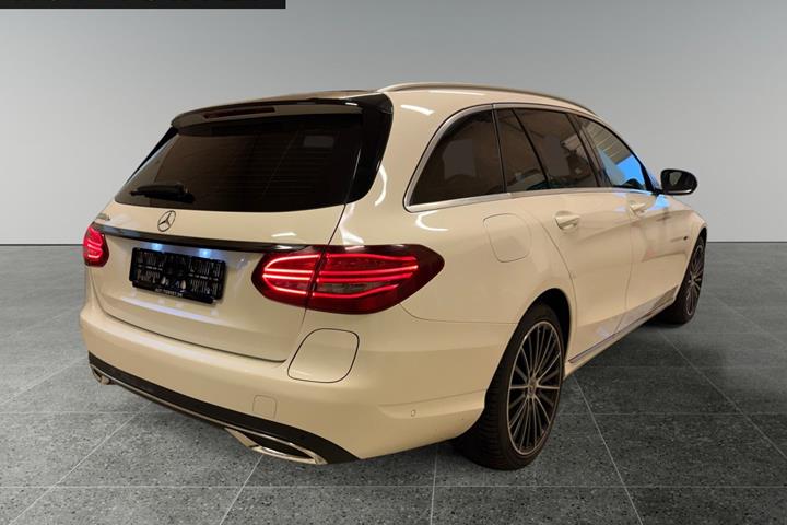 Hvid Mercedes C300 de fra 2020