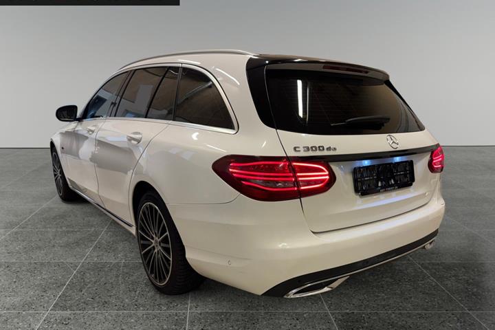 Hvid Mercedes C300 de fra 2020