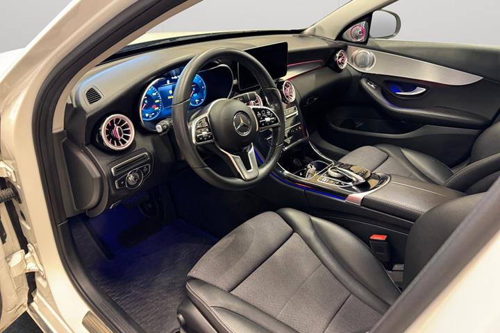 Hvid Mercedes C300 de fra 2020