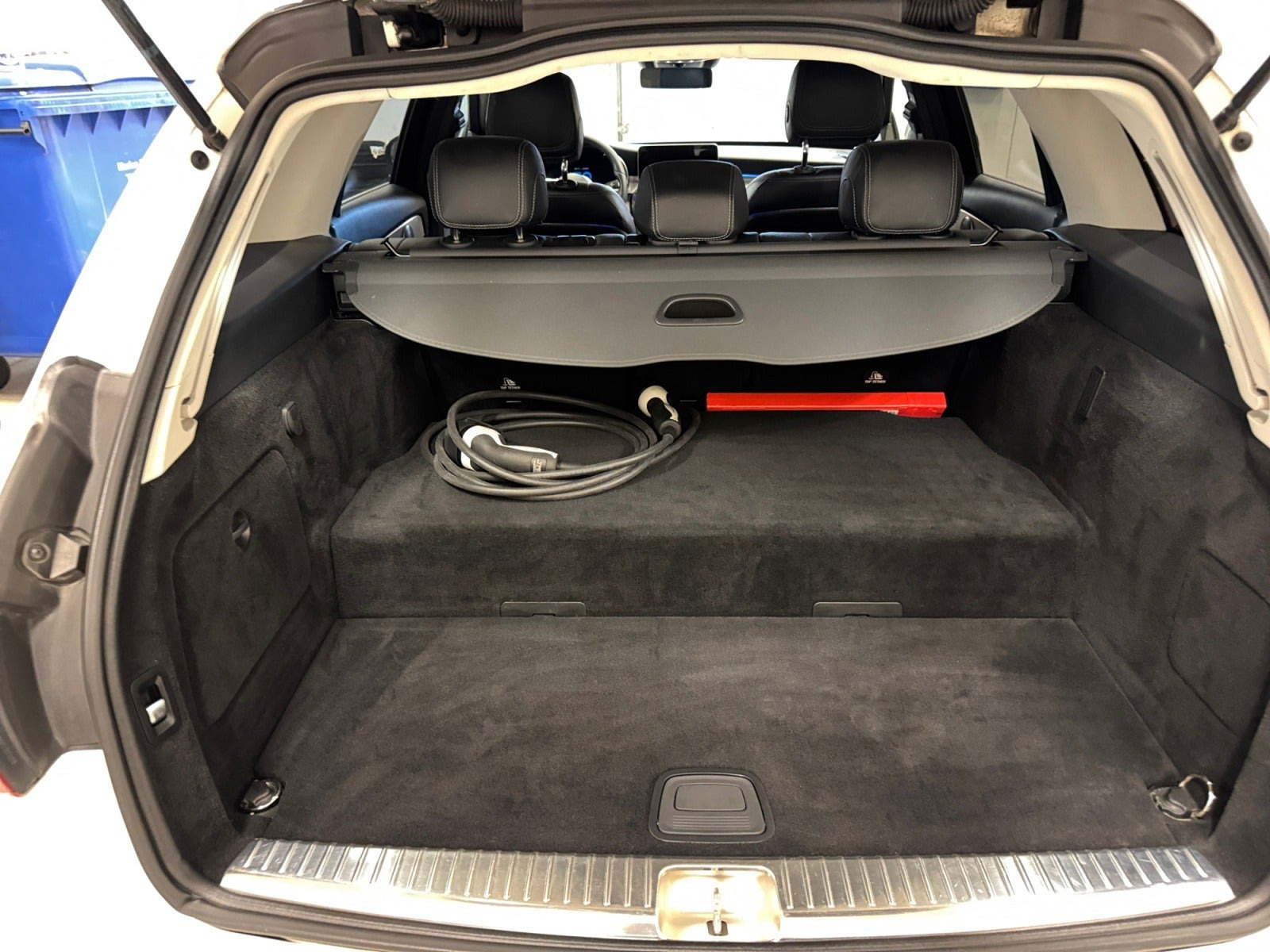Hvid Mercedes C300 de fra 2020