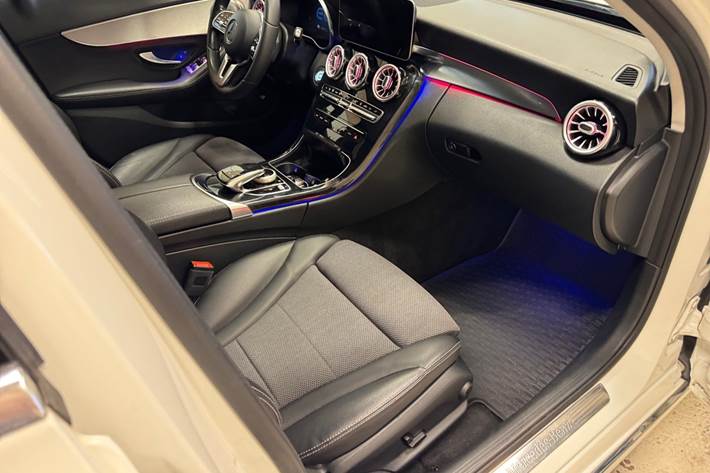 Hvid Mercedes C300 de fra 2020