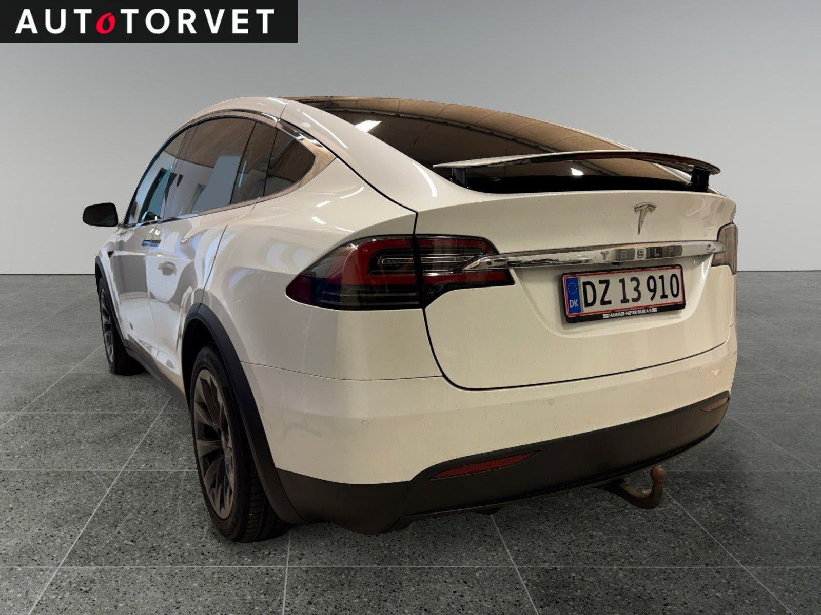 Hvid Tesla Model X fra 2019