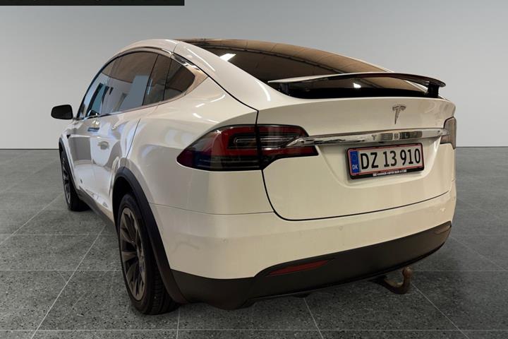Hvid Tesla Model X fra 2019