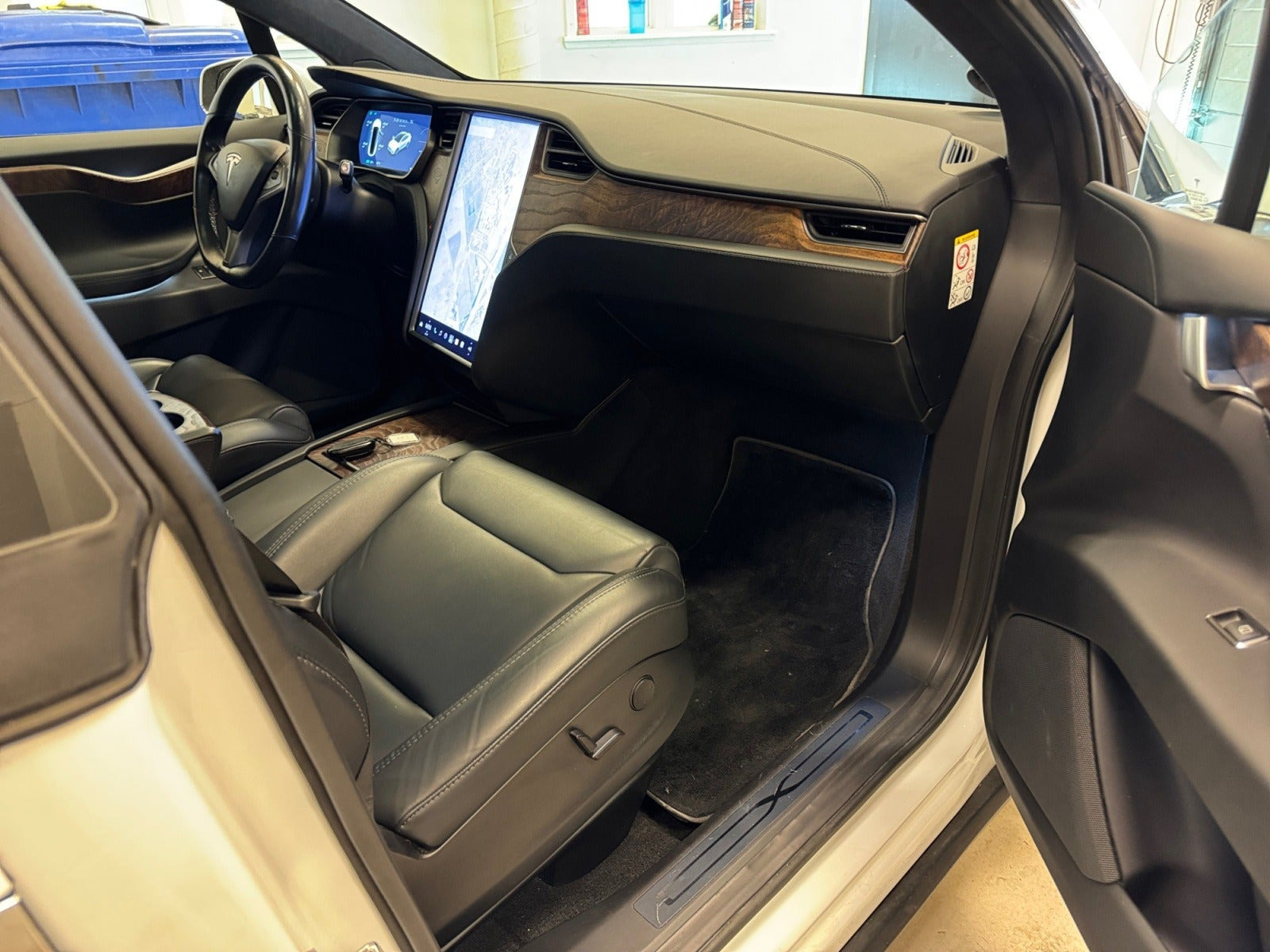 Hvid Tesla Model X fra 2019