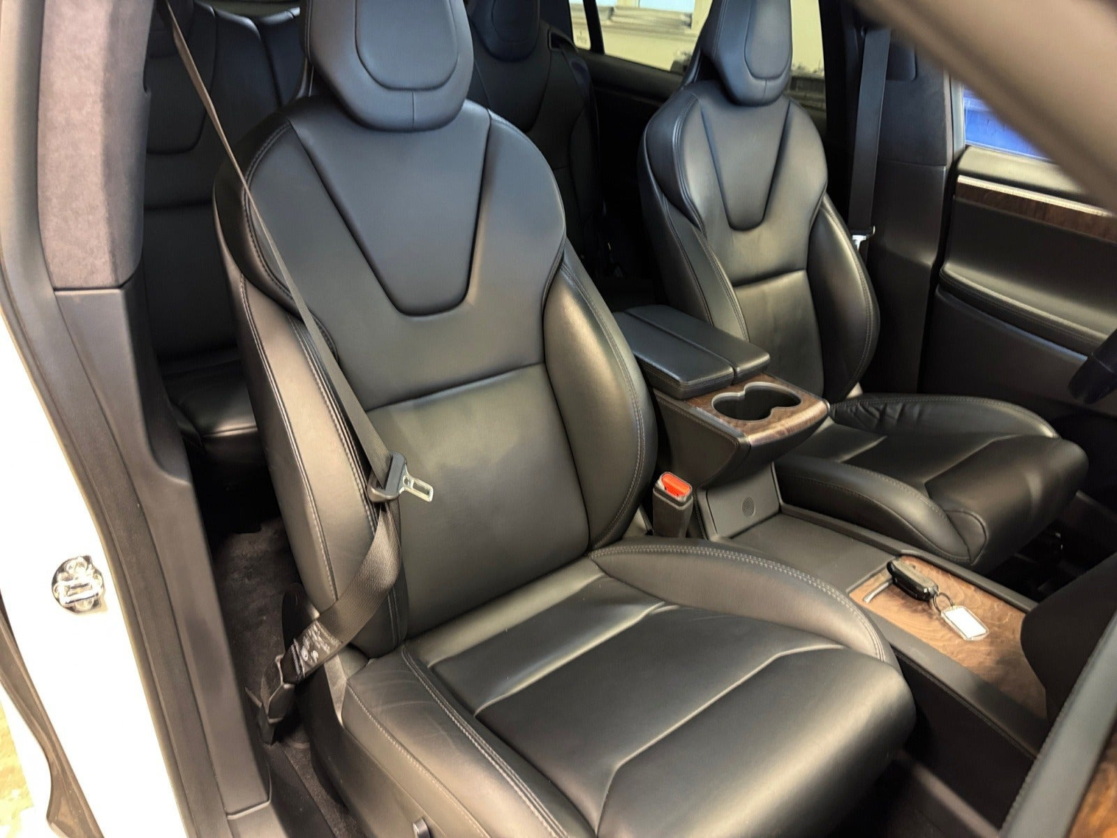 Hvid Tesla Model X fra 2019