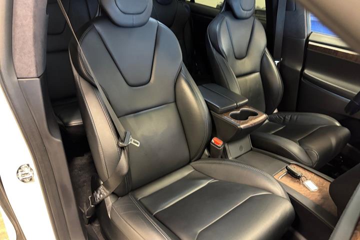 Hvid Tesla Model X fra 2019