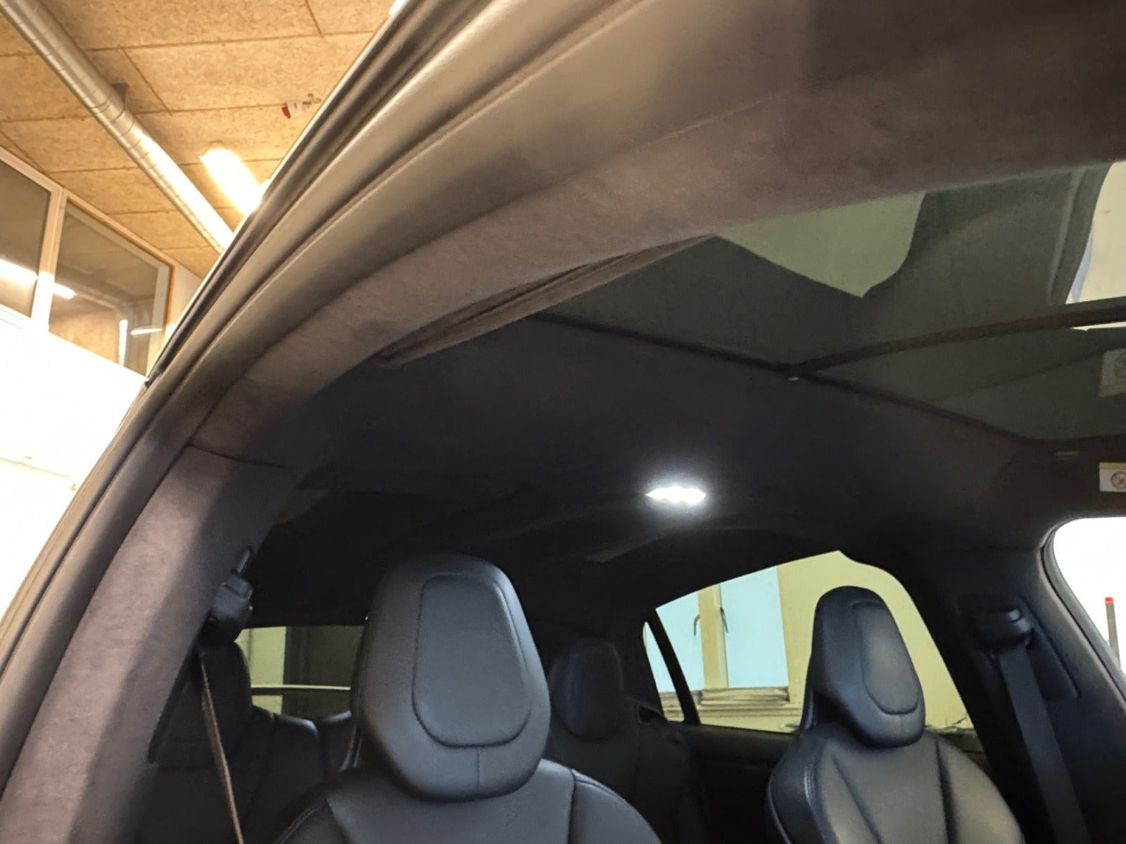 Hvid Tesla Model X fra 2019