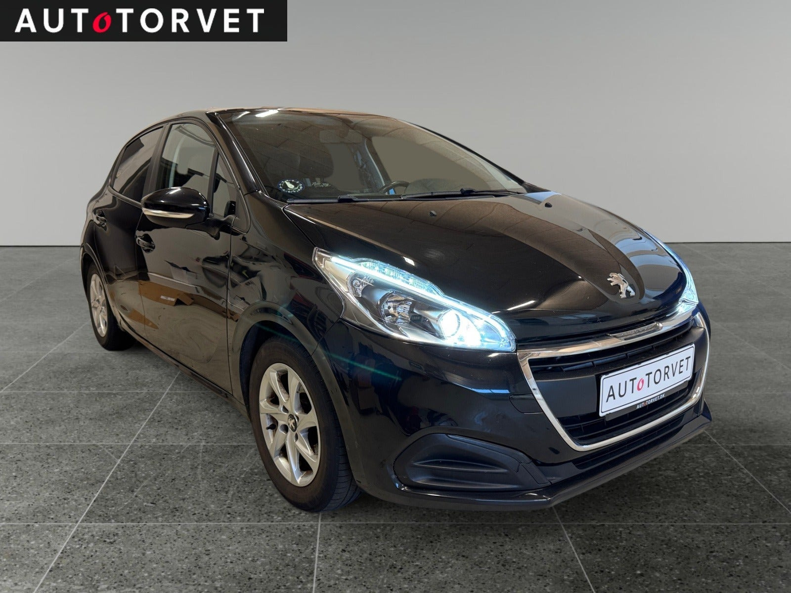 Sort Peugeot 208 fra 2019