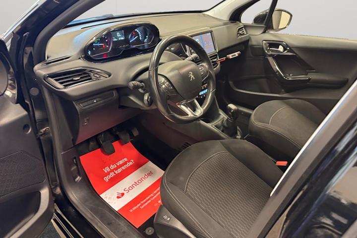 Sort Peugeot 208 fra 2019