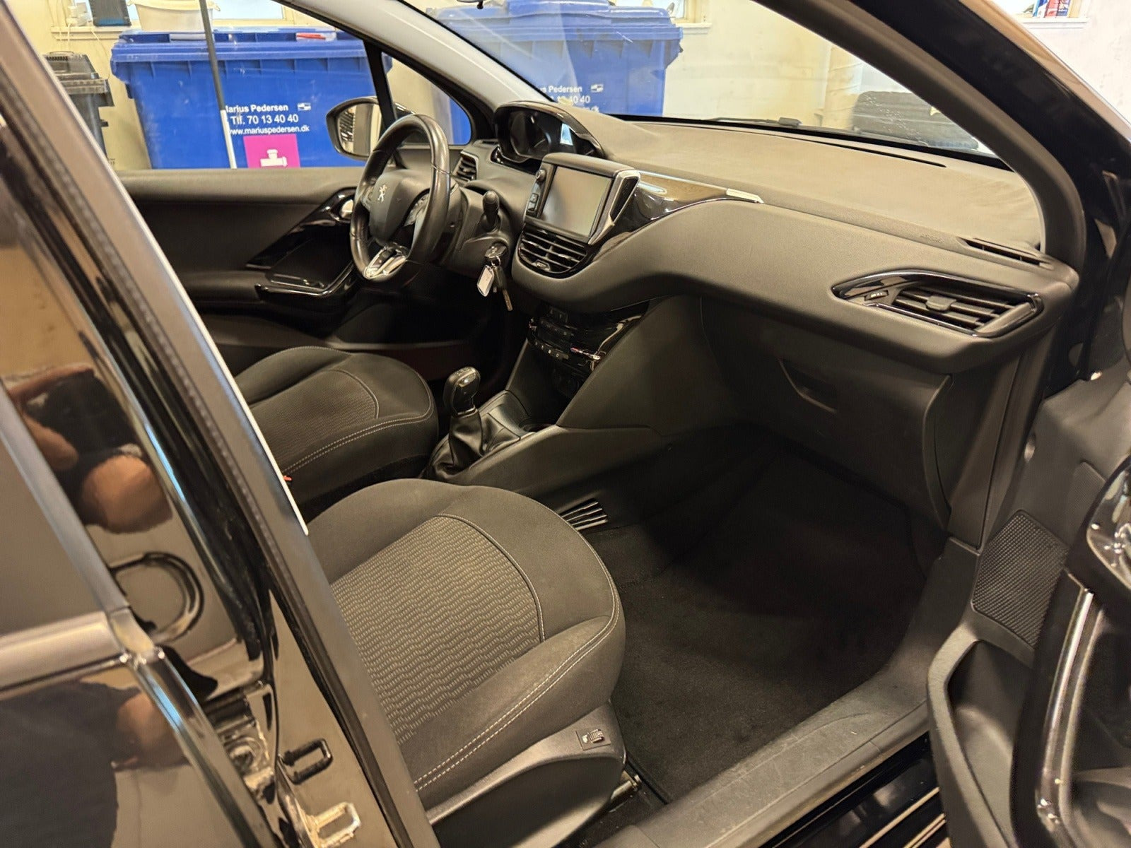 Sort Peugeot 208 fra 2019