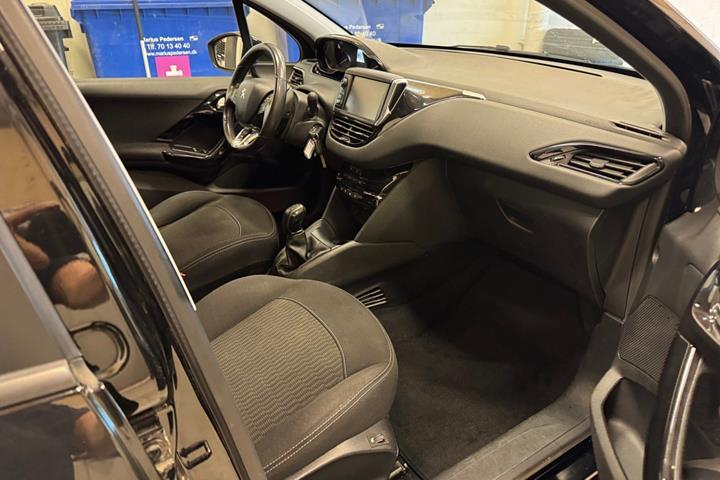 Sort Peugeot 208 fra 2019