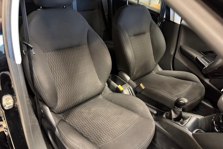 Sort Peugeot 208 fra 2019