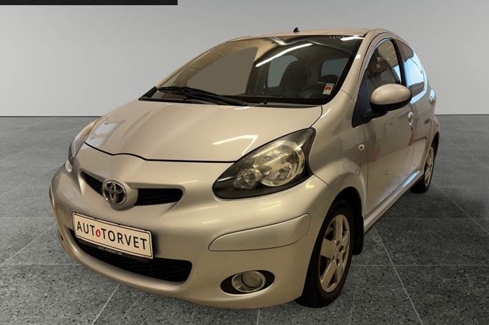 Sølv Toyota Aygo fra 2010