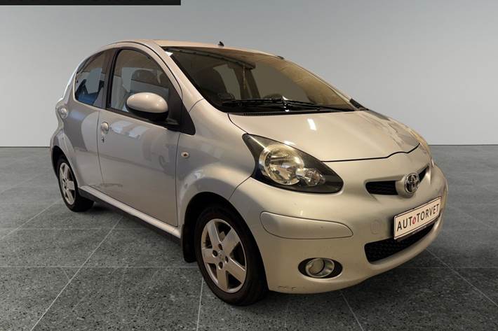 Sølv Toyota Aygo fra 2010