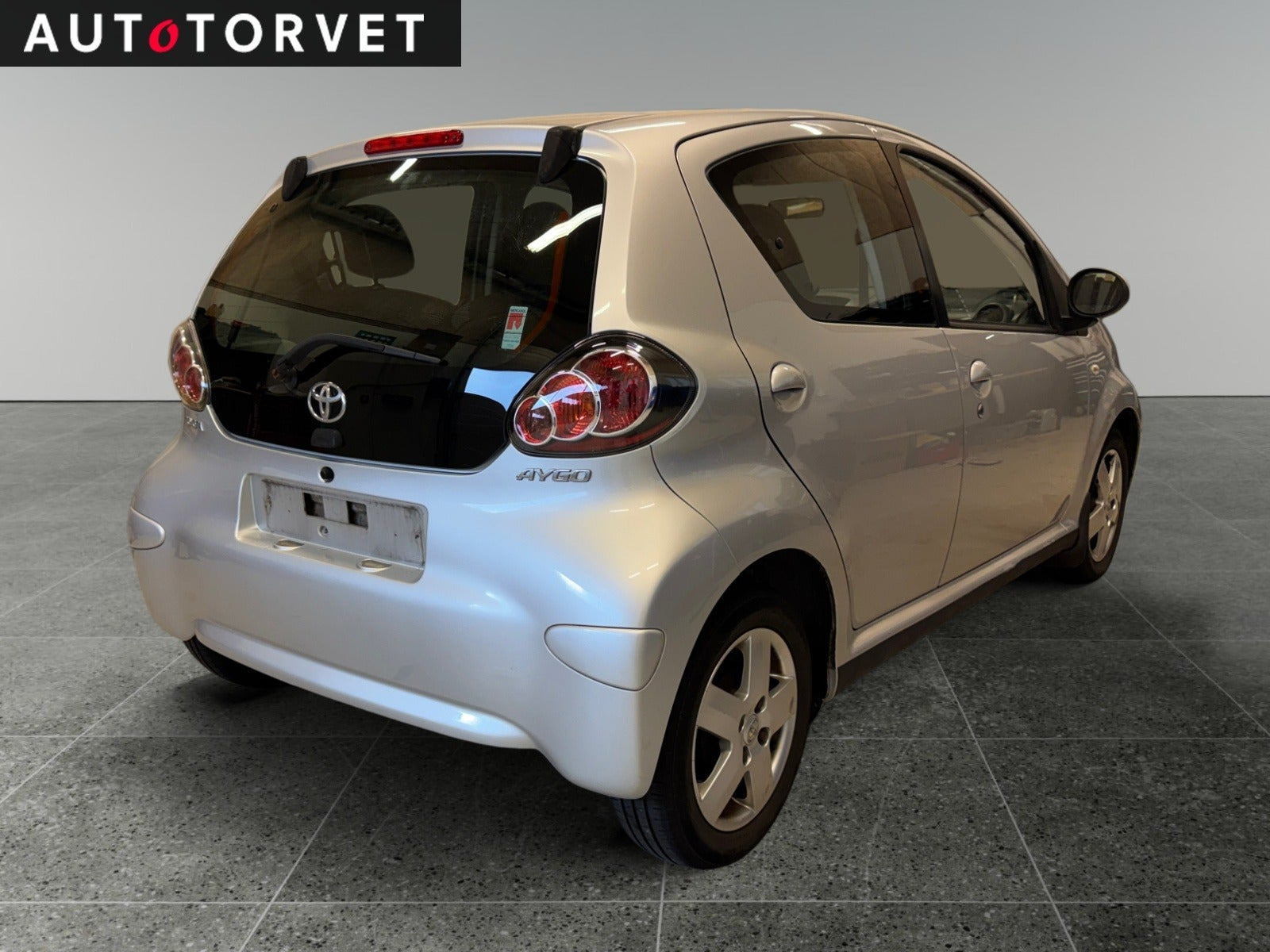 Sølv Toyota Aygo fra 2010