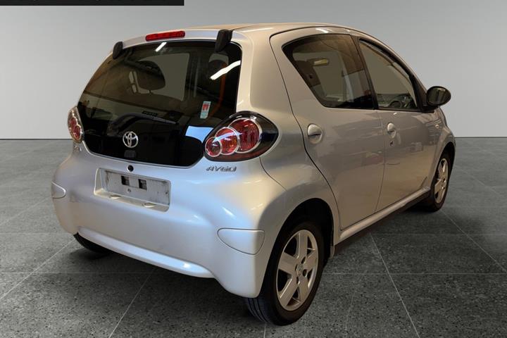 Sølv Toyota Aygo fra 2010