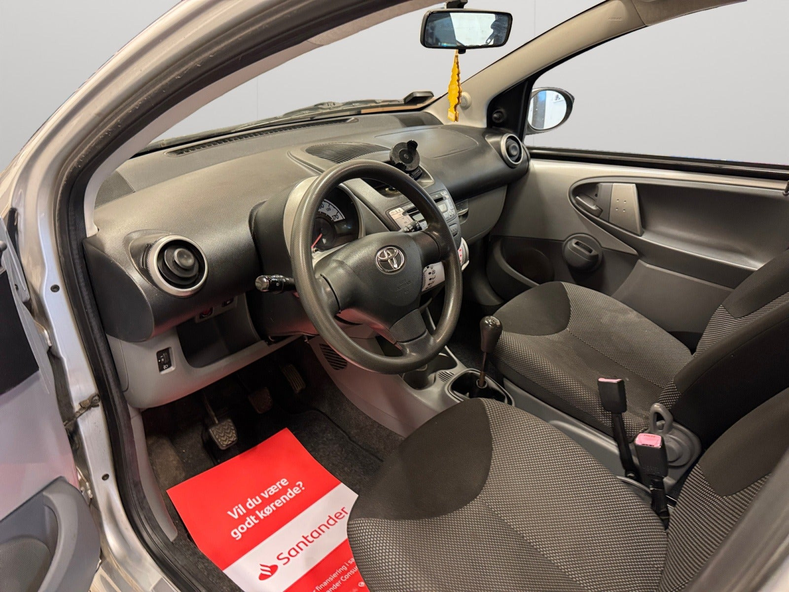 Sølv Toyota Aygo fra 2010